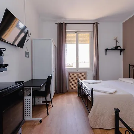 德尔里诺广场酒店 招待所