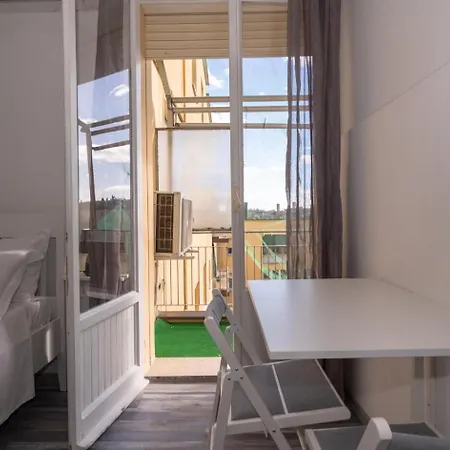 德尔里诺广场酒店