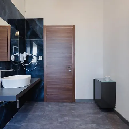 德尔里诺广场酒店 招待所