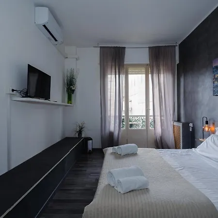 德尔里诺广场酒店 2*