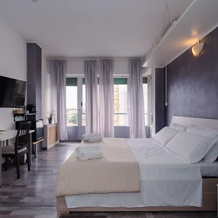 德尔里诺广场酒店