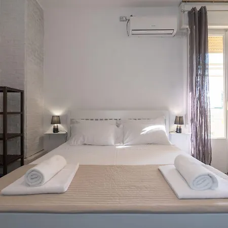 德尔里诺广场酒店 2*